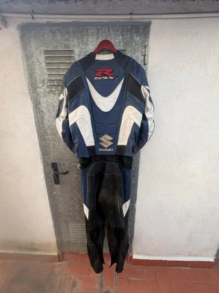 Mono de moto Suzuki azul y blanco talla XL