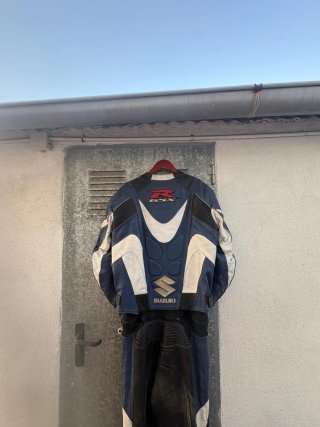 Mono de moto Suzuki azul y blanco talla XL