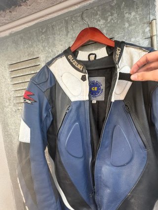Mono de moto Suzuki azul y blanco talla XL
