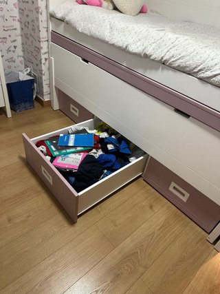 Cama nido blanca y rosa