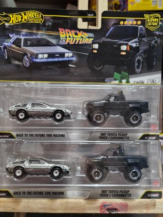 Hot Wheels Back to the Future Time Machine y Toyot