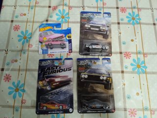 Lote 4 Coches Hot Wheels para Cesar