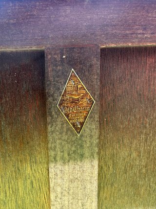 Baúl de madera vintage tallado