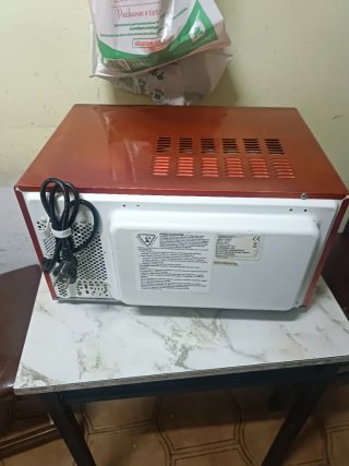Microondas Rojo Estilo Retro