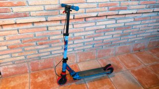 Patinete infantil azul ajustable