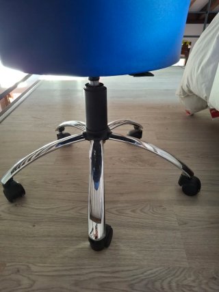 Silla de estudio diseño azul y plateado