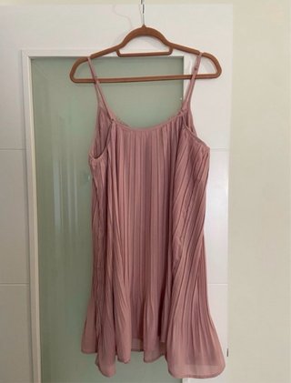 Vestido lencero rosa palo con encaje