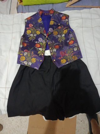 Traje de Fallero Morado y pantalón negro saraguell