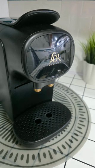 Cafetera nespresso capsulas LOR Barista Negra