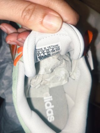 Adidas deportivas verde y naranja