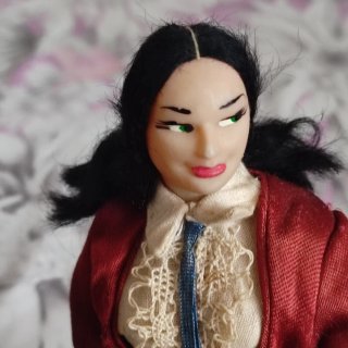 Muñeca folclórica vintage años 60