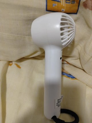 Secador de pelo blanco
