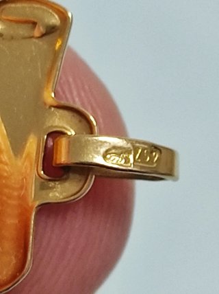 Colgante Pergamino Oro 18 k.