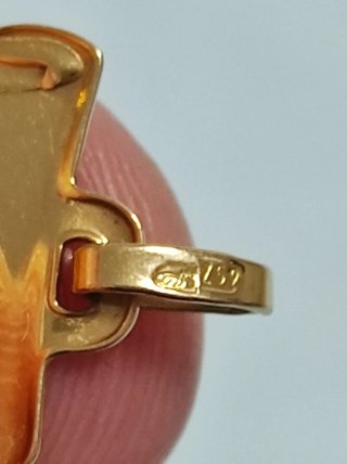 Colgante Pergamino Oro 18 k.