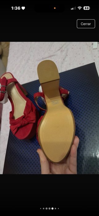 Tacones rojos con lazo