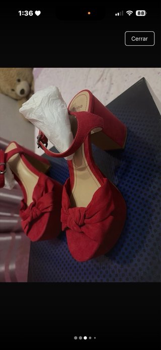 Tacones rojos con lazo