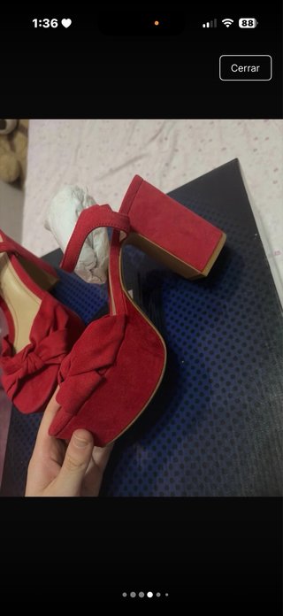 Tacones rojos con lazo