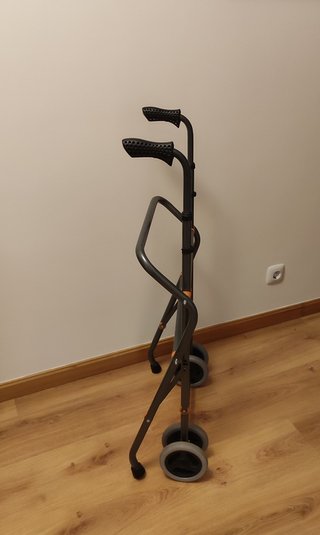 ANDADOR PLEGABLE CON RUEDAS