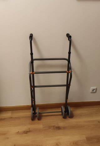 ANDADOR PLEGABLE CON RUEDAS