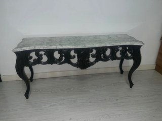 Mesa consola mármol y patas negras antigua