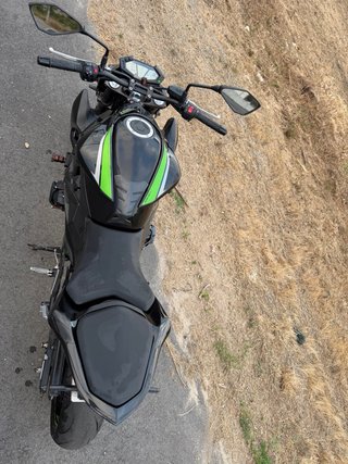 Kawasaki Z800E Negra y Verde