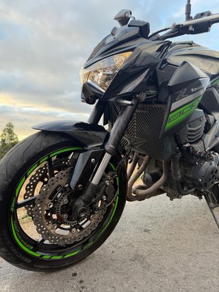 Kawasaki Z800E Negra y Verde
