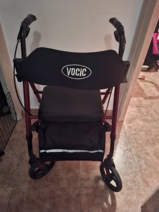 Andador para mayores color burdeos