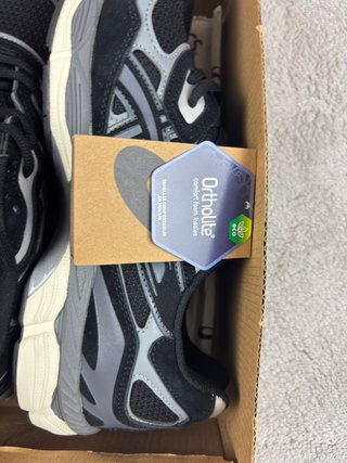 ASICS Kayano GEL-NYC Talla 44  En Blanco y Negro