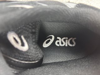 ASICS Kayano GEL-NYC Talla 44  En Blanco y Negro