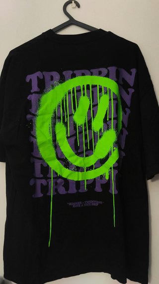 T-shirt Preta com Estampa Smile