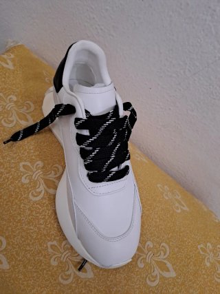 Scarpe Alexander McQueen bianche e nere