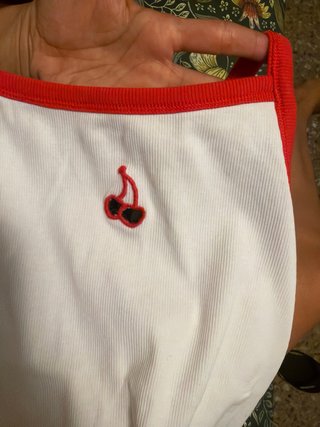 Top de tirantes  4 por 15 euros  O 1 por 5 euros.