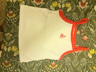 Top de tirantes  4 por 15 euros  O 1 por 5 euros.