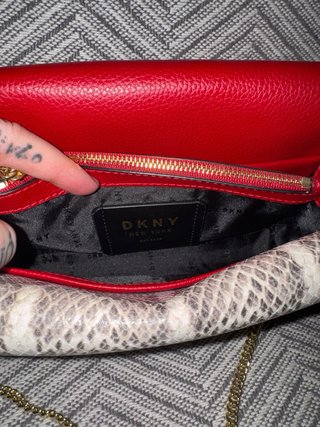 Bolso DKNY Rojo Piel Serpiente Cadena Dorada