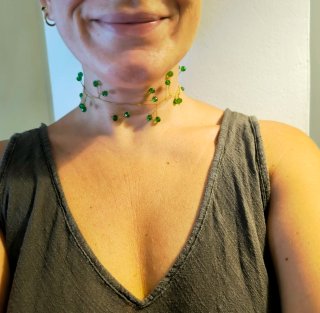 Gargantilla dorada con cristales blancos Choker