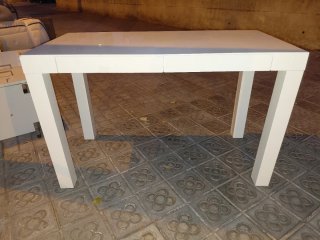 Mesa blanca 2 cajones buena calidad