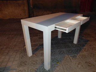 Mesa blanca 2 cajones buena calidad