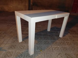 Mesa blanca 2 cajones buena calidad