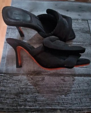 Sandalias Bershka Tacón Negro y Rojo