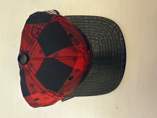 Gorra Snapback Criminal Damage Roja y Negra