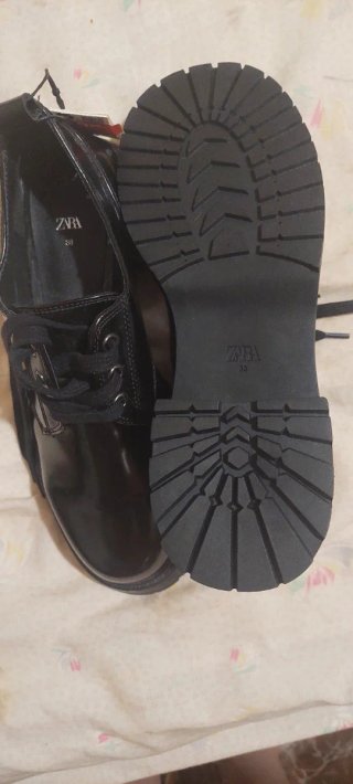 Zapatos Zara negros nuevos con etiqueta