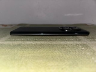 Xiaomi Redmi Note 14 Pro 5G en color Negro Mediano