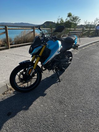 Voge 125R Blanca y azul