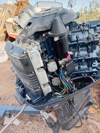 Motor fueraborda barco