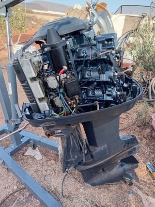 Motor fueraborda barco