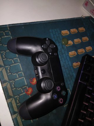 Se aceptan cambio Play 4 negra - mando negro