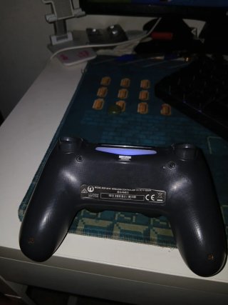 Se aceptan cambio Play 4 negra - mando negro