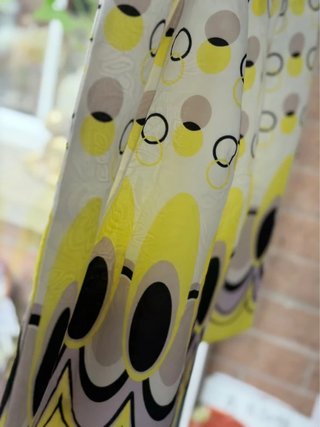 Vestido sin mangas estampado amarillo