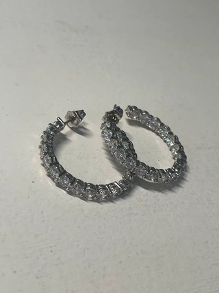 Pendientes aro con piedras brillantes