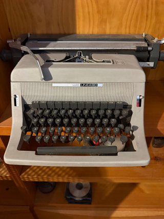 Máquina de escribir Olivetti Linea 90